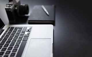 当然可以。清除谷歌浏览器（Google Chrome）的历史记录非常简单，根据你使用的设备（电脑或手机）操作略有不同